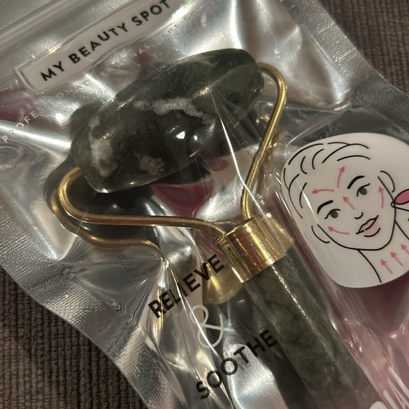 Jade Face Roller NEW - Picture 2 of 4